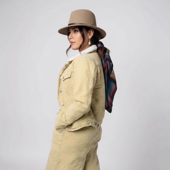 Women's Tan Sherpa-Lined Jean Jacket- small - Picture 2 of 11